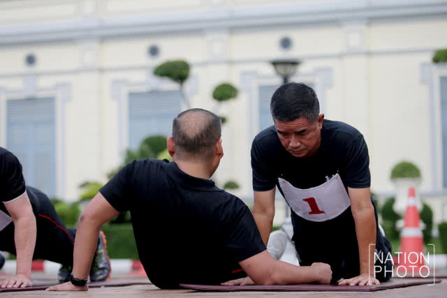 "พล.อ.เฉลิมชัย" นำทีม 5 เสือทบ. ทดสอบร่างกาย