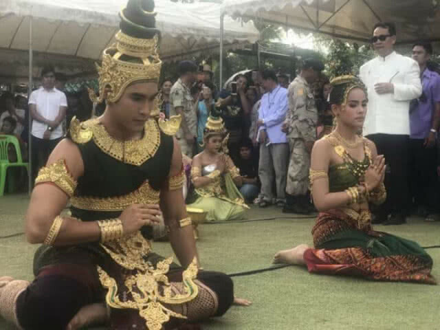 ณเดชน์-ญาญ่า
รำถวายเจ้าปู่ศรีสุทโธ
ชาวบ้านแห่เที่ยวคำชะโนดคึกคัก