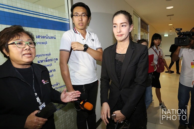(ภาพชุด) แอนนา รีส รายงานตัวอธิบดีกรมคุมประพฤติ ฐานความผิดขับขี่รถในขณะมึนเมาสุรา