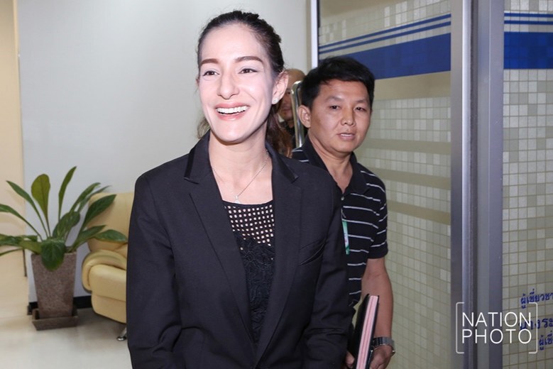 (ภาพชุด) แอนนา รีส รายงานตัวอธิบดีกรมคุมประพฤติ ฐานความผิดขับขี่รถในขณะมึนเมาสุรา
