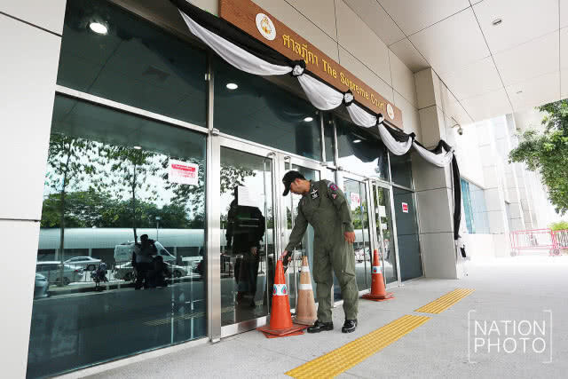จนท. EOD ตรวจสอบความปลอดภัยรอบศาลฎีกาฯ