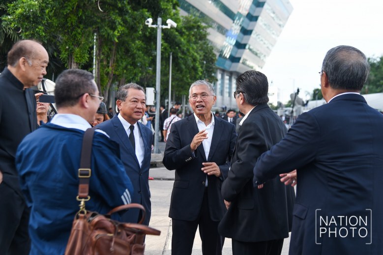 "วัฒนา เมืองสุข" พร้อมแกนนำเพื่อไทยถึงศาลฎีกาแล้ว