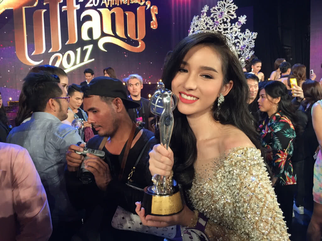 โยชิ รินรดา คว้ามงกุฎ Miss Tiffany universe 2017 โยชิ รินรดา คว้ามงกุฎ Miss Tiffany universe 2017