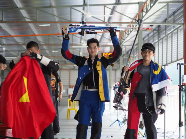 8 ปีที่รอคอย "นภิศ" คว้าทองยิงปืนยาว 3 ท่า