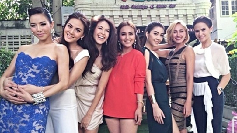 'พลอย' ไม่ขอเอี่ยวปัญหาแก๊งนางฟ้า!!