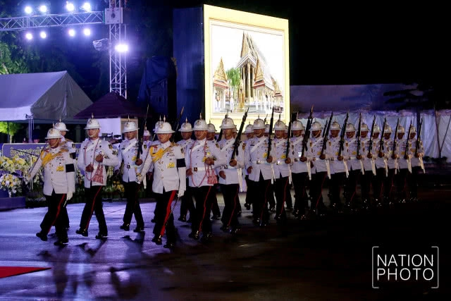 หน่วยทหารมหาดเล็กราชวัลลภรักษาพระองค์ร่วมการแสดงชุดพิเศษสาธิตการแต่งกายเครื่องแบบเต็มยศของหน่วย
