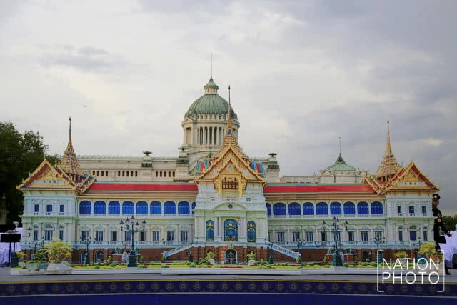ทหารมหาดเล็กราชวัลลภรักษาพระองค์ร่วมแสดงชุดพิเศษบรรเลงเพลงมาร์ช