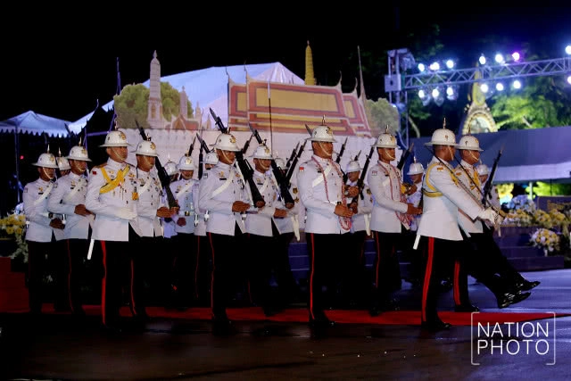หน่วยทหารมหาดเล็กราชวัลลภรักษาพระองค์ร่วมการแสดงชุดพิเศษสาธิตการแต่งกายเครื่องแบบเต็มยศของหน่วย