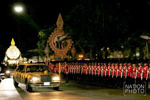 หน่วยทหารมหาดเล็กราชวัลลภรักษาพระองค์ร่วมการแสดงชุดพิเศษสาธิตการแต่งกายเครื่องแบบเต็มยศของหน่วย