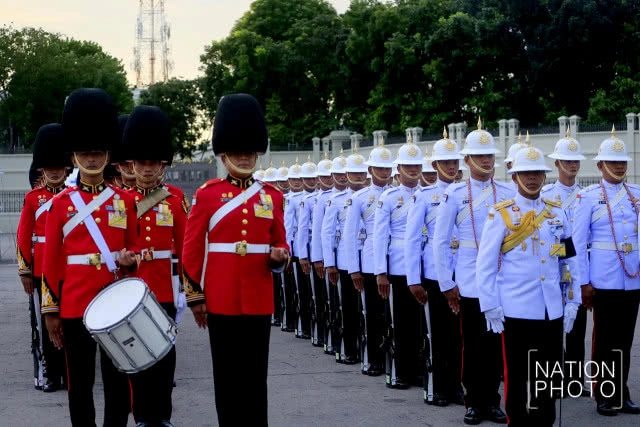 ทหารมหาดเล็กราชวัลลภรักษาพระองค์ร่วมแสดงชุดพิเศษบรรเลงเพลงมาร์ช