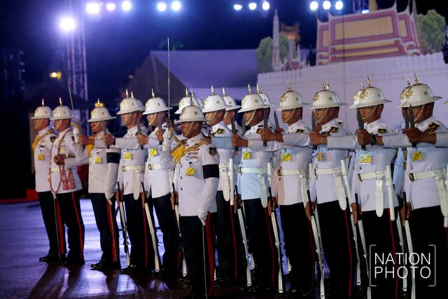 หน่วยทหารมหาดเล็กราชวัลลภรักษาพระองค์ร่วมการแสดงชุดพิเศษสาธิตการแต่งกายเครื่องแบบเต็มยศของหน่วย