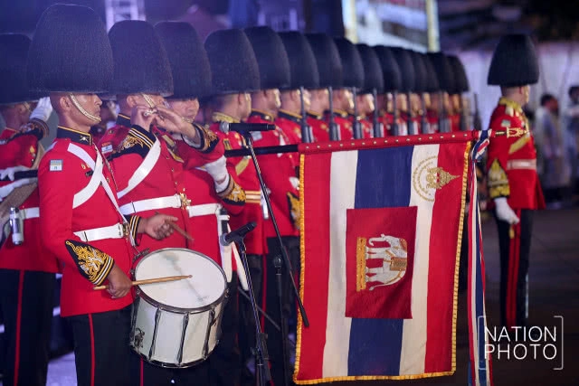 หน่วยทหารมหาดเล็กราชวัลลภรักษาพระองค์ร่วมการแสดงชุดพิเศษสาธิตการแต่งกายเครื่องแบบเต็มยศของหน่วย