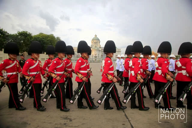 ทหารมหาดเล็กราชวัลลภรักษาพระองค์ร่วมแสดงชุดพิเศษบรรเลงเพลงมาร์ช