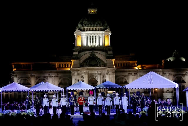 หน่วยทหารมหาดเล็กราชวัลลภรักษาพระองค์ร่วมการแสดงชุดพิเศษสาธิตการแต่งกายเครื่องแบบเต็มยศของหน่วย
