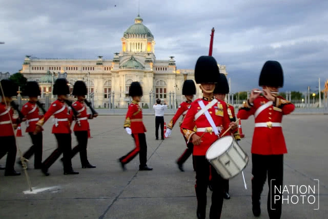 ทหารมหาดเล็กราชวัลลภรักษาพระองค์ร่วมแสดงชุดพิเศษบรรเลงเพลงมาร์ช