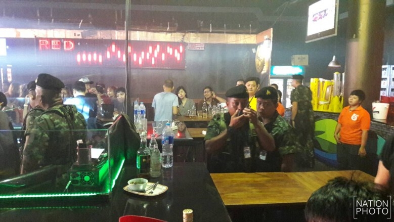 บุกตรวจผับดังย่านศรีนครินทร์ พบนักเที่ยวฉี่ม่วง 1 ราย