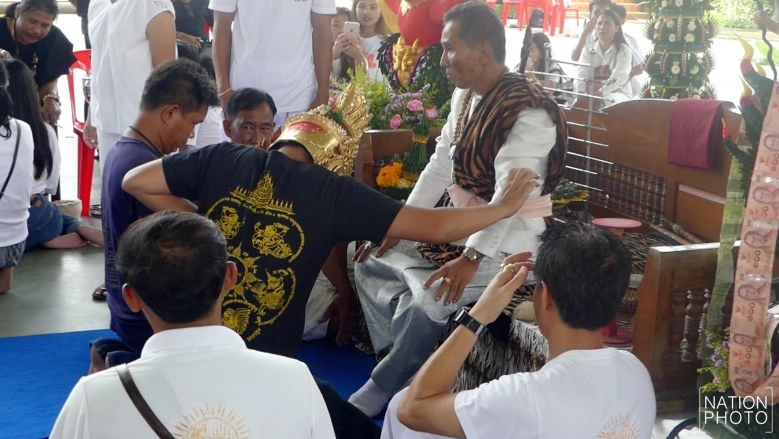 แห่ครอบเศียรปู่ฤาษีเหนือดวง ปลุกเสกคน