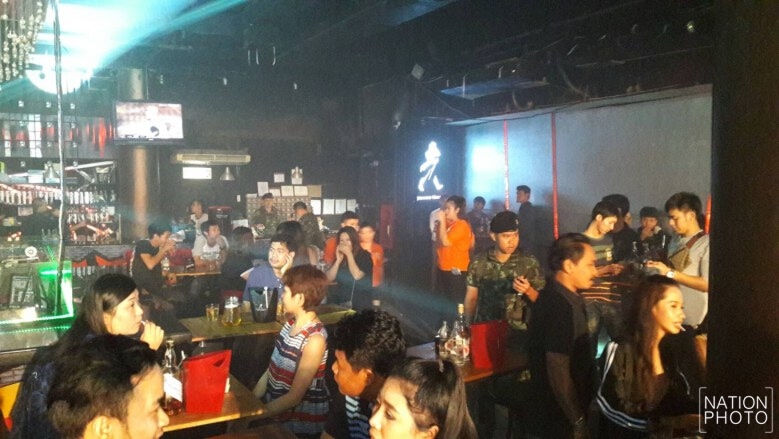 บุกตรวจผับดังย่านศรีนครินทร์ พบนักเที่ยวฉี่ม่วง 1 ราย