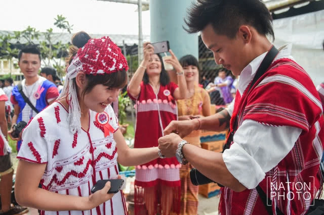 พิธีผูกข้อมือเรียกขวัญเดือนเก้าชาวกะเหรี่ยง