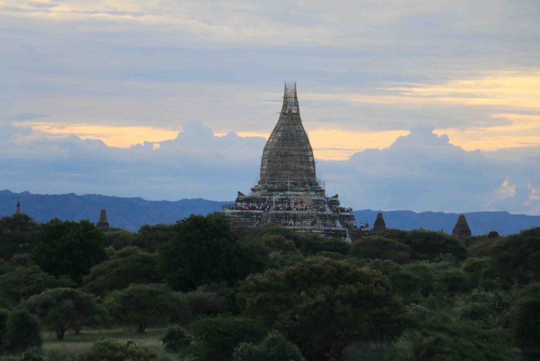 คุณน้ำผึ้ง พาสักการะมหาสถาน เมืองพุกามนครแห่งเจดีย์