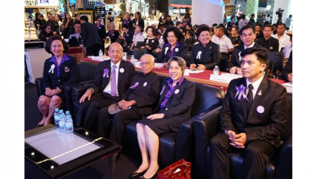 โครงการลดจำนวนขยะ (Love World Less Waste)