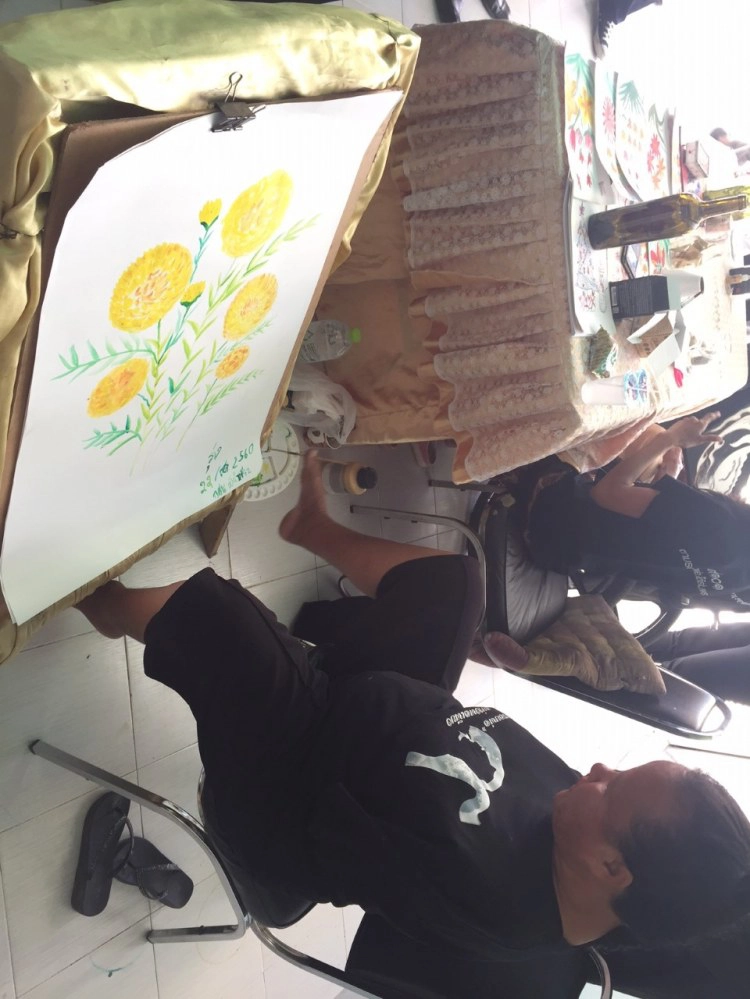 เท้าต่างมือวาด“ดาวเรือง”  จากหัวใจ"