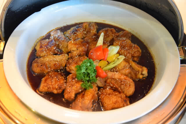 อร่อยปักหมุด : โปรโมชั่น บุฟเฟ่ต์อาหารทะเล กุ้งเผา หอยนางรม  กับโนโวเทล กรุงเทพฯ อิมแพ็ค