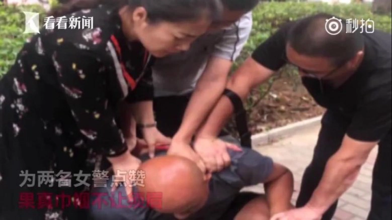 (คลิป) ช่วยเหลือปชช.! ตำรวจหญิงวิ่งจับโจรแม้ใส่ส้นสูง