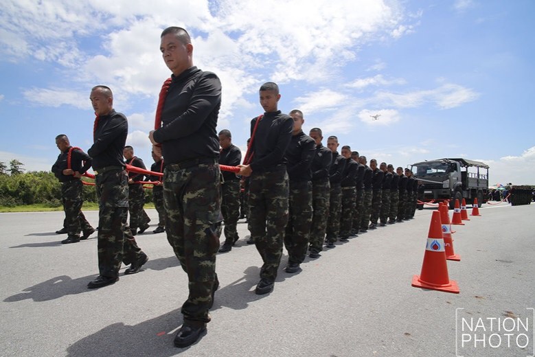 (ภาพชุด)ตรวจเยี่ยมการฝึกพลฉุดชักราชรถ