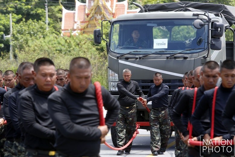 (ภาพชุด)ตรวจเยี่ยมการฝึกพลฉุดชักราชรถ
