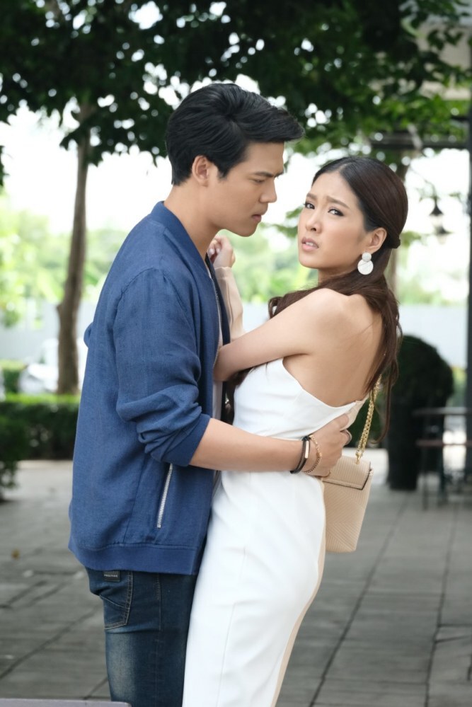 "ปั้น" แอบจูบ "ใบเฟิร์น" ใน "ดอกแก้วกาหลง"