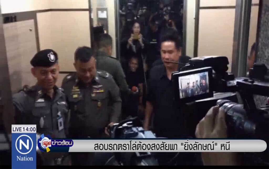 สอบรถตราโล่ต้องสงสัยพา "ยิ่งลักษณ์" หนี สอบรถตราโล่ต้องสงสัยพา "ยิ่งลักษณ์" หนี