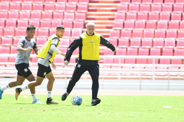 "ช้างศึก"ซ้อมฟื้นฟูร่างกาย-"พีรดนย์"ยันทำเต็มที่