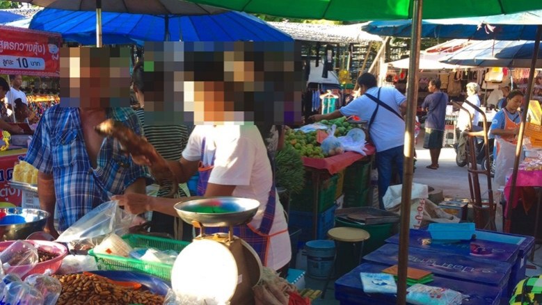 ตะลึง! พังพอนถูกเผาขายทั้งตัว กลางตลาดนัด
