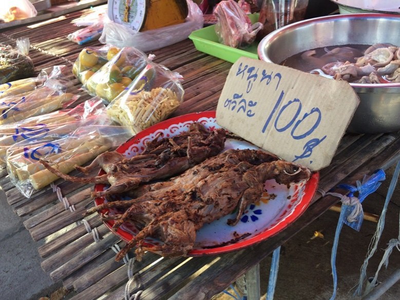 ตะลึง! พังพอนถูกเผาขายทั้งตัว กลางตลาดนัด