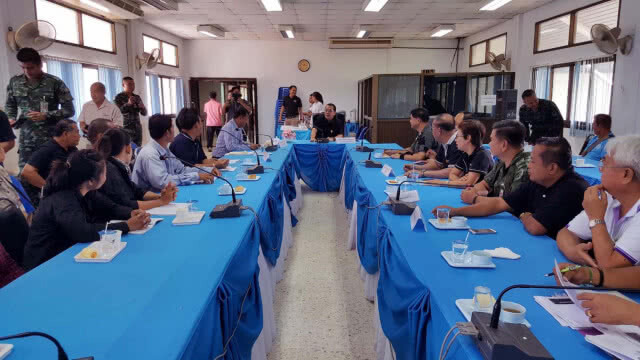 แถลงผักชีโรยหน้าแจก สปก.สระแก้ว สั่งการนำรถน้ำ เครื่องปั่นไฟช่วย