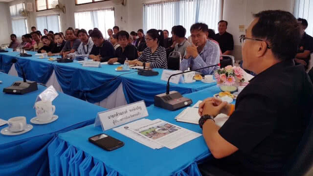 แถลงผักชีโรยหน้าแจก สปก.สระแก้ว สั่งการนำรถน้ำ เครื่องปั่นไฟช่วย
