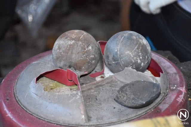 ดับเพลิงเมืองอุตรดิตถ์ นำลูกเปตองเผาในเตาอั้งโล่ก่อนเล่น ระเบิดใส่หน้า ดับอนาถ