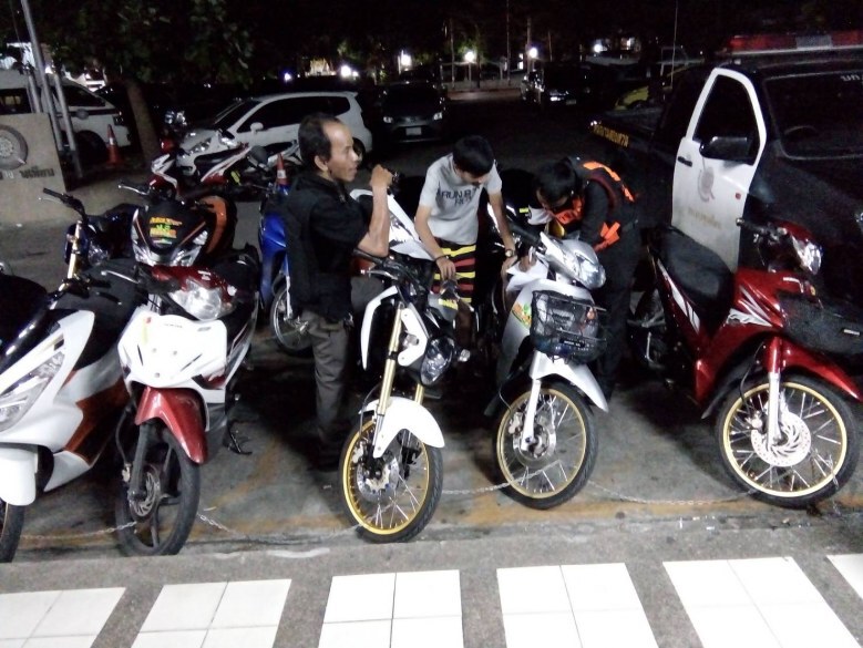 รวบเเว้นกว่า 20 ราย พบเป็นนร.รร.มัธยมชื่อดังย่านสะพานปลา