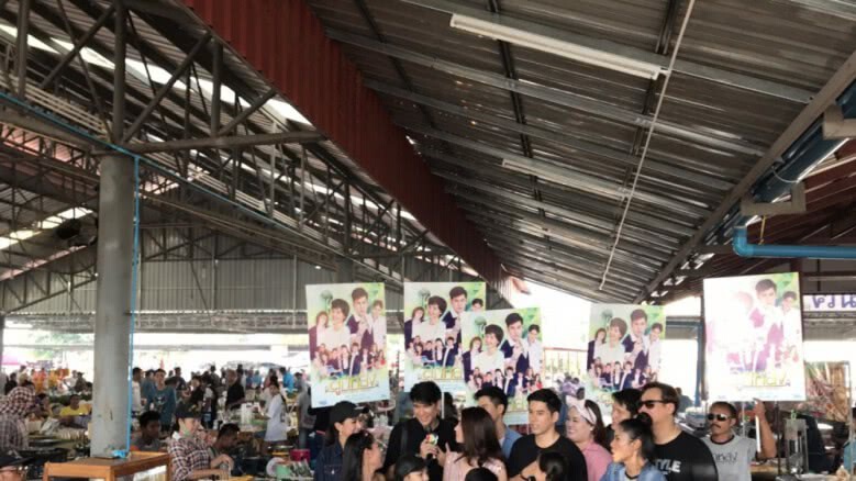 นักแสดงเดินสายโปรโมทละคร 'ลูกหลง' นักแสดงเดินสายโปรโมทละคร 'ลูกหลง'