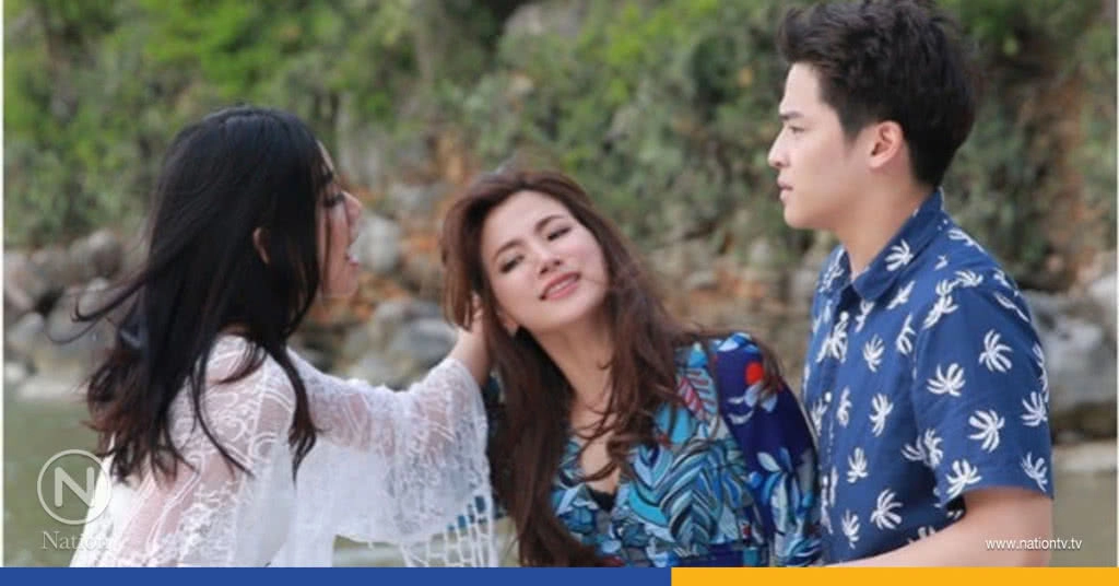 "ใบเฟิร์น-มาร์ช" หวานริมทะเล ในละคร "หลงไฟ"