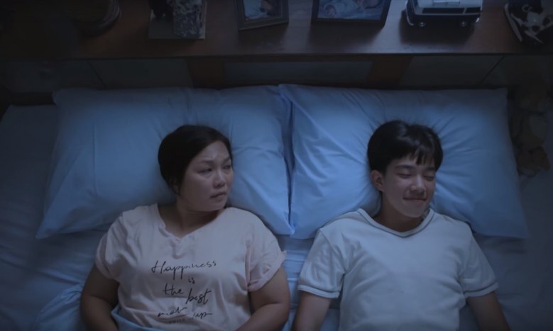 'สล็อตแมชชีน' เล่าบทเพลงผ่านชีวิตจริงในเอ็มวี 'หลับตา'