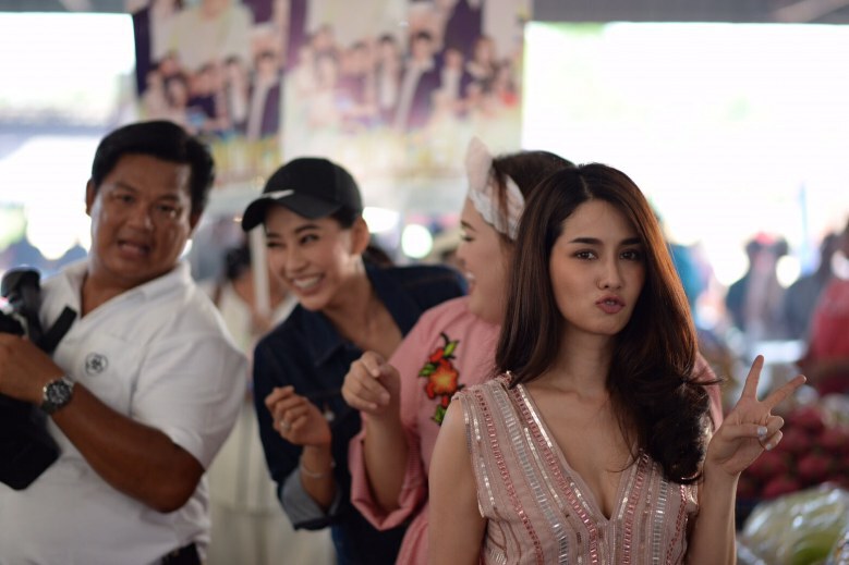 นักแสดงเดินสายโปรโมทละคร 'ลูกหลง'