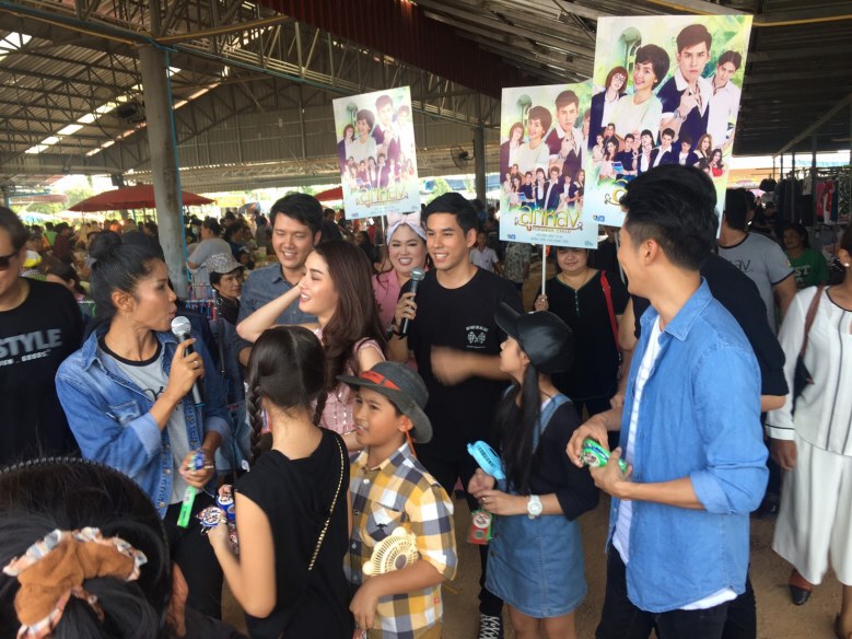 นักแสดงเดินสายโปรโมทละคร 'ลูกหลง'