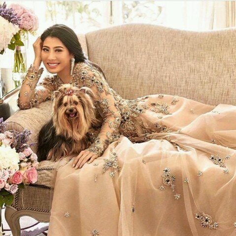 พระองค์หญิงสิริวัณณวรีฯ ทรงฉายพระรูปแก่นิตยสาร "สวัสดี" 