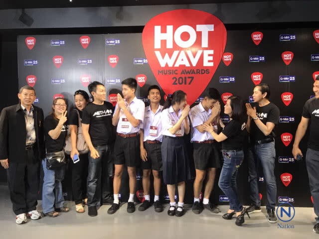 Hot wave music awards
"ป๋าเต็ด" ชมรุ่นใหม่
เก่งจน "ตูน วงละอ่อน"
อดีตรุ่นพี่เวทีนี้ต้องหนาว