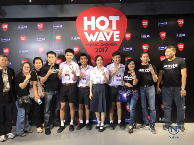 Hot wave music awards
"ป๋าเต็ด" ชมรุ่นใหม่
เก่งจน "ตูน วงละอ่อน"
อดีตรุ่นพี่เวทีนี้ต้องหนาว