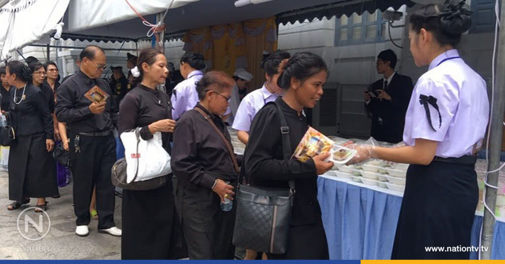 สมเด็จพระเจ้าอยู่หัวโปรดเกล้าฯพระราชทาน หลนปูเค็มกะทิ-ข้าวเหนียวเปียกลำไย-ขนมมัน สมเด็จพระเจ้าอยู่หัวโปรดเกล้าฯพระราชทาน หลนปูเค็มกะทิ-ข้าวเหนียวเปียกลำไย-ขนมมัน