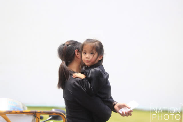 พสกนิกรทั่วประเทศยังคงเดินทางมากราบสักการะพระบรมศพกันอย่างต่อเนื่อง