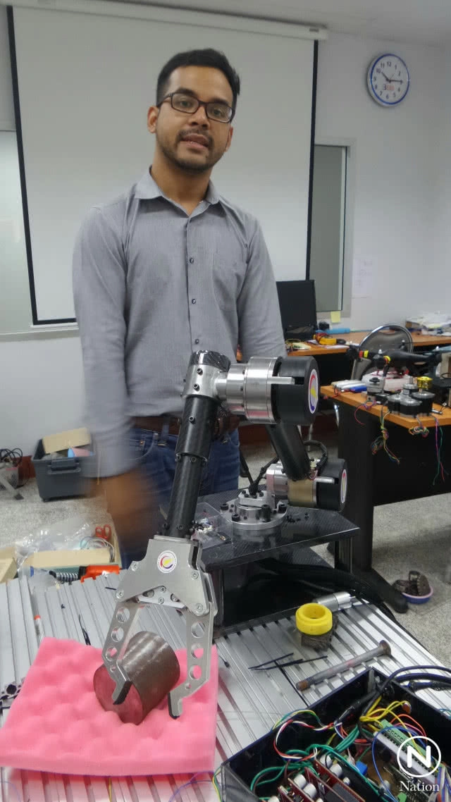 แขนกลหุ่นยนต์เก็บกู้ระเบิด ม.อ. ส่งมอบกลาโหม 10 ตัว ปลายปี 60